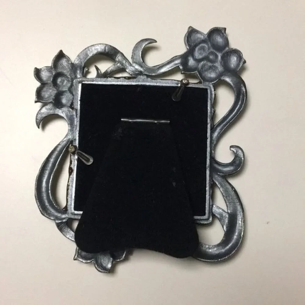 Vintage-Inspired Floral Resin Picture Frame With Rhinestone Accents